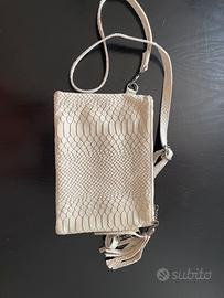 Borsina a tracolla in pelle effetto pitone