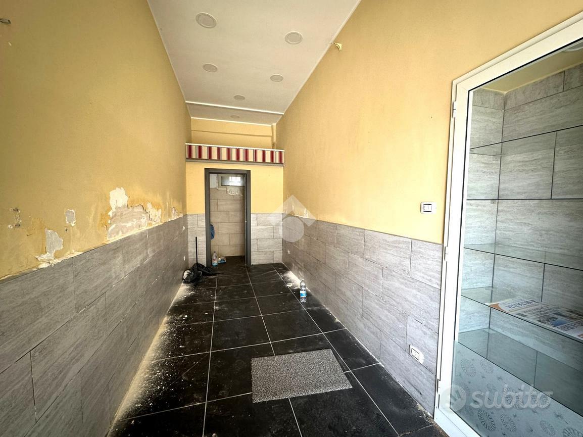 NEGOZIO A NAPOLI - Vista 6