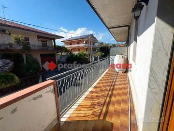 Trecastagni Centro - Ampio 3 Vani Balconato