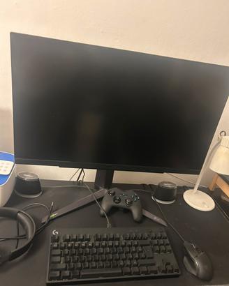 Monitor,Tastiera,mouse,tappetino e controller