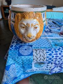 Porta Vaso con teste di leone 