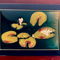 Cofanetto d'artista con carte da gioco e dadi