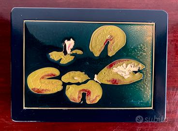 Cofanetto d'artista con carte da gioco e dadi