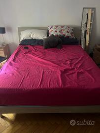 Letto legno grigio chiaro