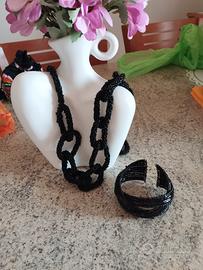 collana di perline nere e  bracciale ostia 
