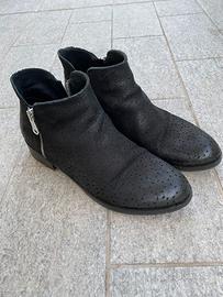 Stivaletti BATA in pelle da donna nuovi