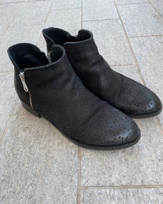 Stivaletti BATA in pelle da donna nuovi