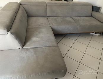 Divano angolare grigio