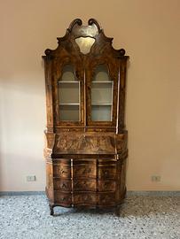 Credenza antica in legno di ulivo