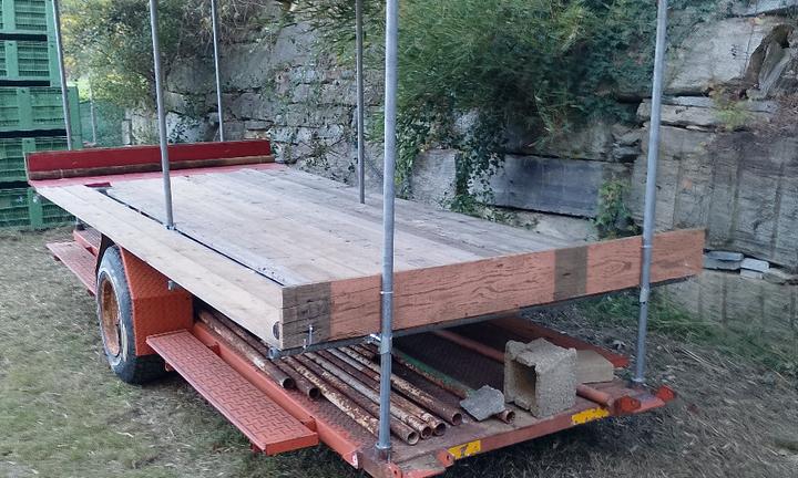 Rimorchio per vendita prodotti agricoli