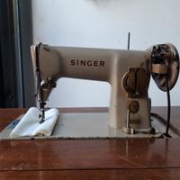 Macchina da cucire e mobile in legno