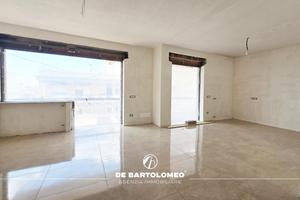 Via salinella ampio app.to in stabile prestigioso