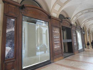 Immobile di 450 m² con 3 locali a Bologna