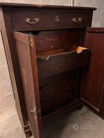 cassettiera antica del 900 con ante laterali 