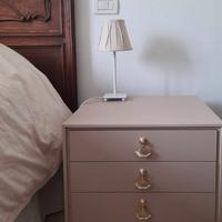 Comodini restaurati eleganti elementi oro