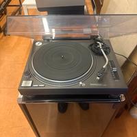 Giradischi Technics SL-1210 MK2.