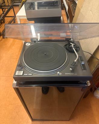 Giradischi Technics SL-1210 MK2.