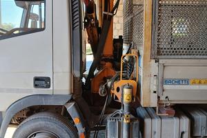 camion eurocargo 100con gru