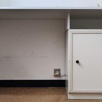 Scrivania, armadio e mobile gratis