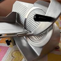 Affettatrice Lama 250  con affilatore e copertina