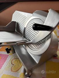 Affettatrice Lama 250  con affilatore e copertina
