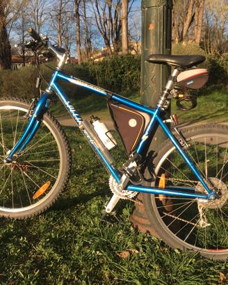 MTB Specialized in alluminio telaio 26" cambio 3x9