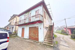 CASA SEMINDIPENDENTE A CURTAROLO