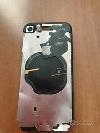 iPhone 8 disintegrato 