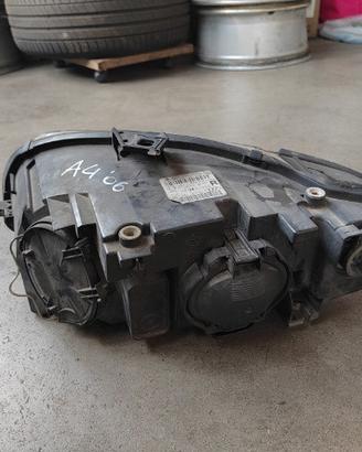 Proiettore destro AUDI A4 del 2005