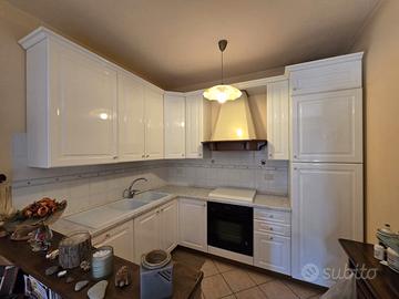 Cucina con forno Rex e lavastoviglie Rex