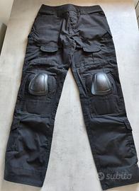 Pantaloni tattici neri con protezioni 