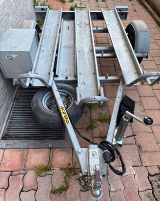 Carrello/rimorchio portamoto