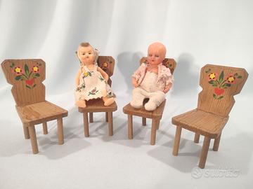 SEDIE IN LEGNO DIPINTE E BAMBOLE ’50 x MINI FURGA