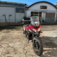 Suzuki V-Strom 650 XT accessoriata.