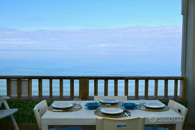 SAN VINCENZO 26 trilo fronte mare con terrazza