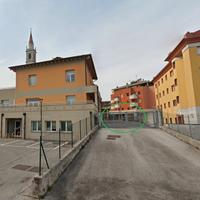 Negozio in centro ad Azzano