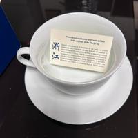 Tazza con piatto in porcellana cinese