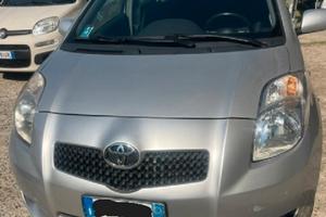 Toyota Yaris 1.0 5 porte Sol