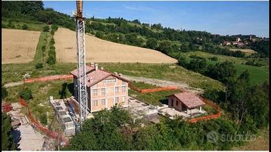 Palazzo / Stabile di 770 m² con più di 5 locali a 