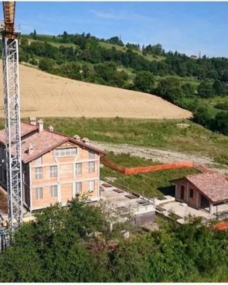 Palazzo / Stabile di 770 m² con più di 5 locali a 