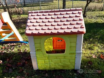 Casetta + scivolo + cucina per bambole