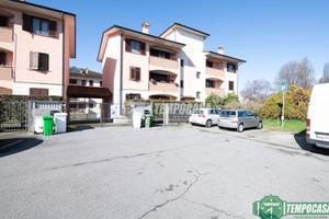 TRE LOCALI CON GIARDINO, DUE CANTINE E BOX!