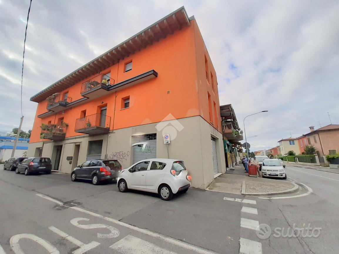 NEGOZIO A BRESCIA - Vista 2