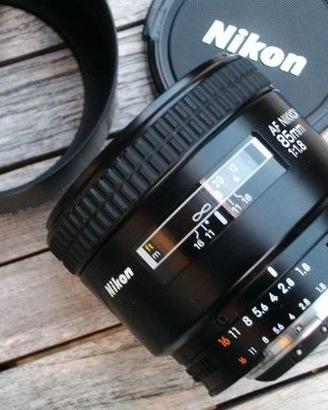Nikon AF Nikkor 85mm 1.8
