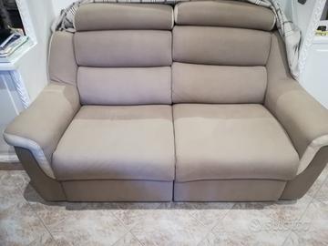 Divano due posti con due recliner