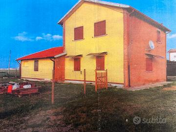 Casa indipendente con ampio giardino