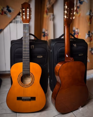 Chitarra classica nuova con custodia 