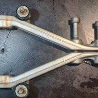 Y che sostiene la marmitta di Ktm Duke 690 mod '17
