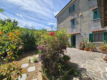 Casa indipendente di 210 m² con più di 5 locali e 