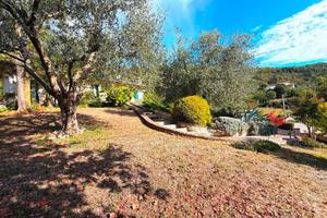 Villa di 328 m² con 4 locali e box auto doppio a V